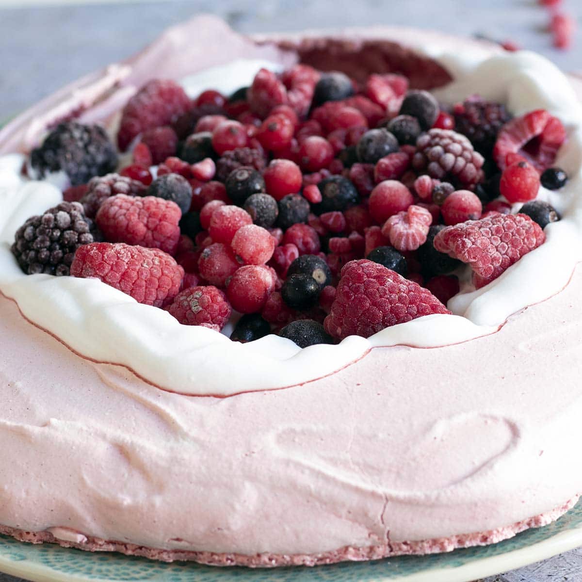 Vegan Aquafaba Pavlova With Coconut Cream And Berries Cook Veggielicious
