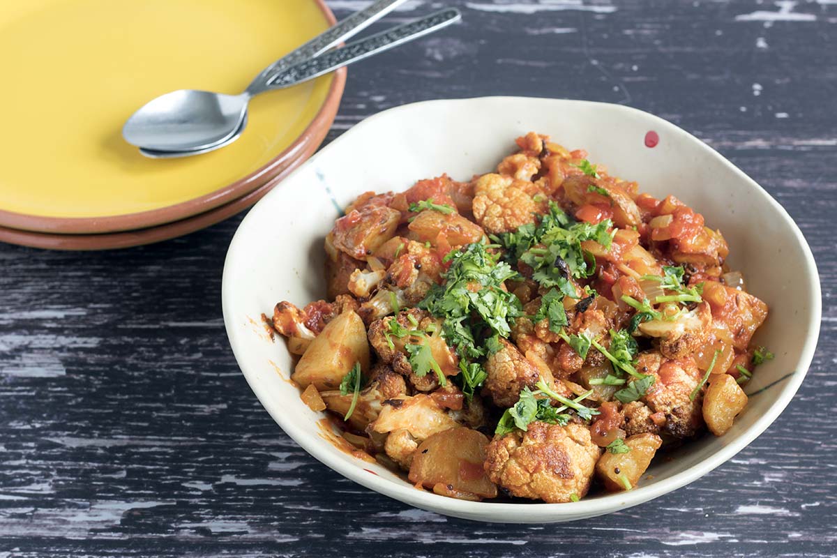 Vegan aloo gobi - potato and cauliflower curry - Cook Veggielicious