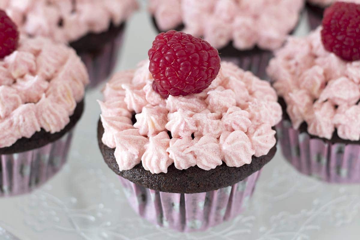 vegan chocolate cupcakes with raspberry frosting by Cook Veggielicious