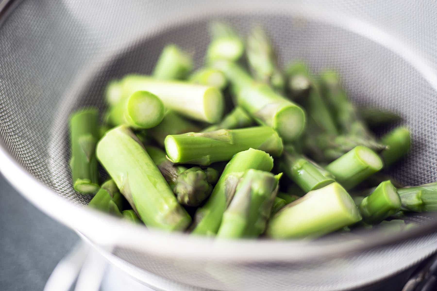 asparagus in sieve