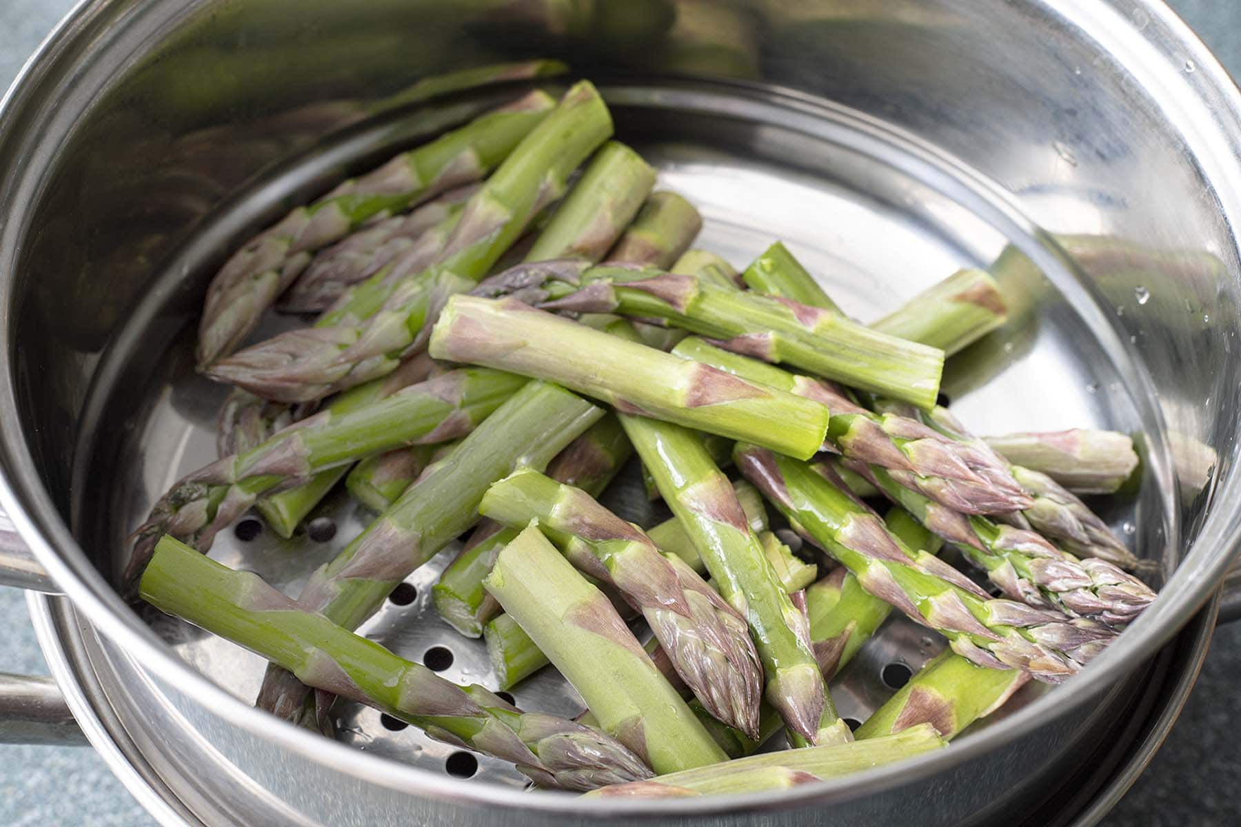 asparagus in steamer basket